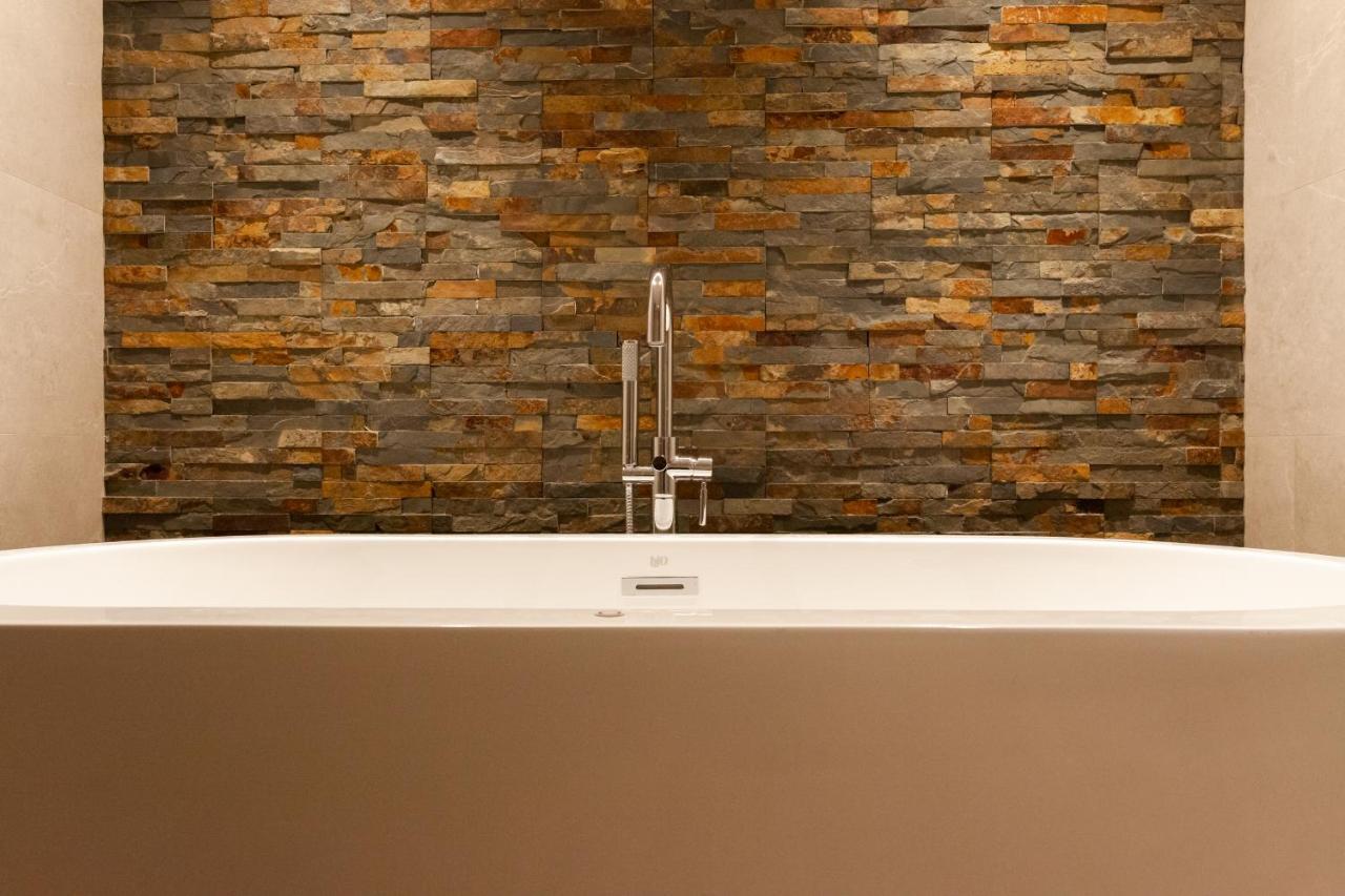 King Suite Spa Bath